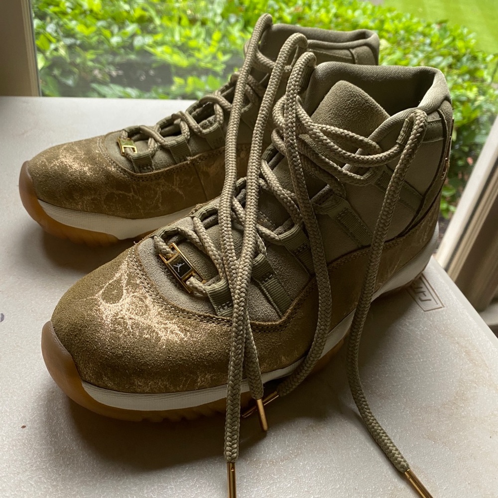 Jordan 11s lux green